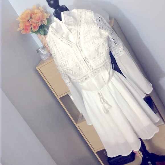 Dresses & Skirts - White flowy dress